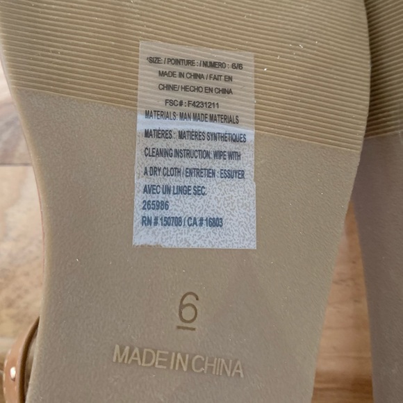 Avon Sandals - NWOT - Picture 10 of 10